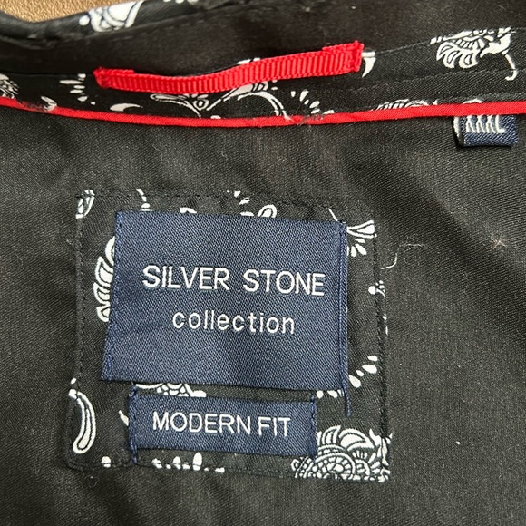 It is a smaller size than what it indicates, it is between XL-XXL - Picture 1 of 5